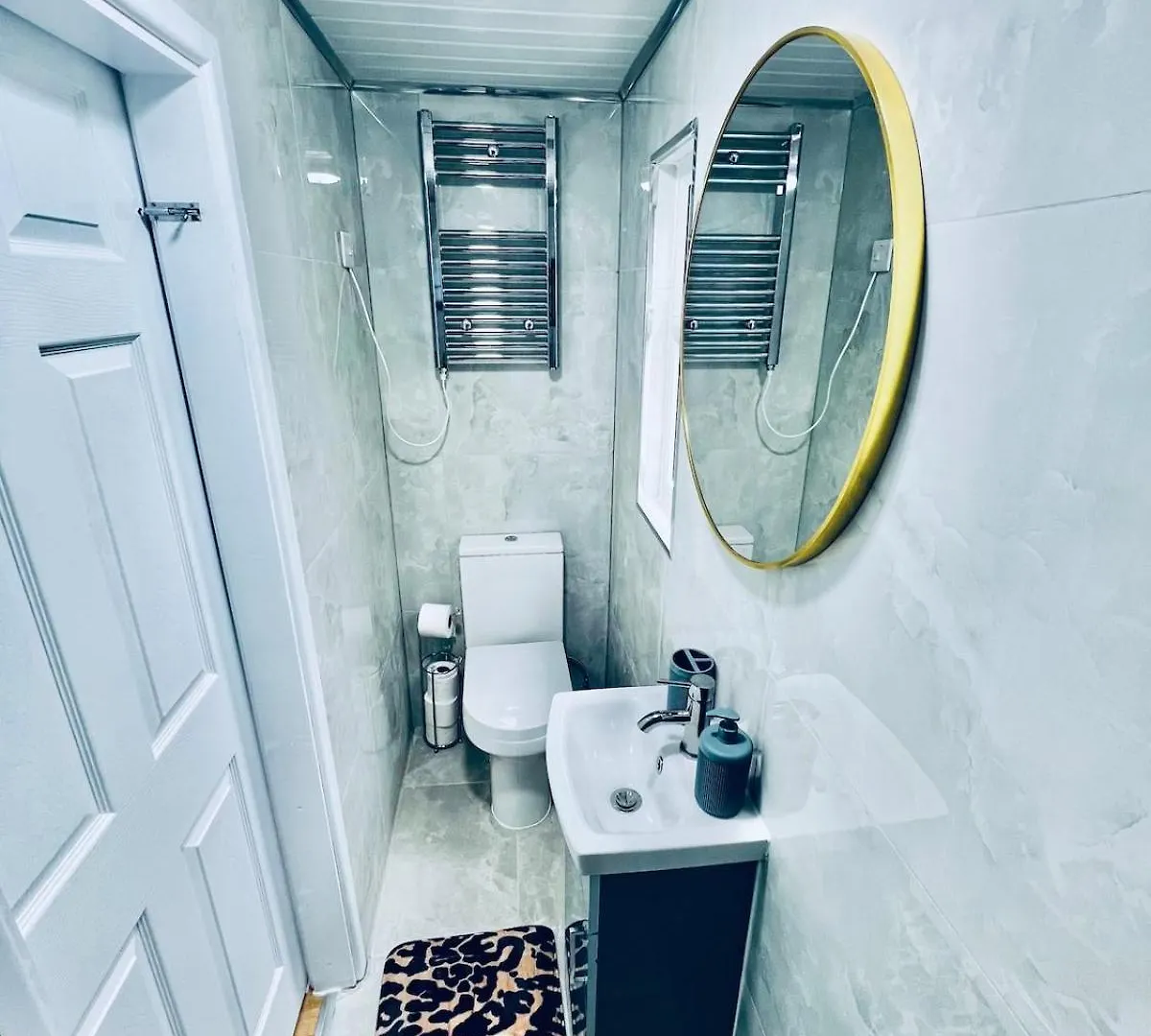 Chalet Luxe 1B Chalet, Hottub, Free Parking Nr Ltn Airport, L&D Hosp, Whipsnade Zoo, Fast Trains Into Central London Luton