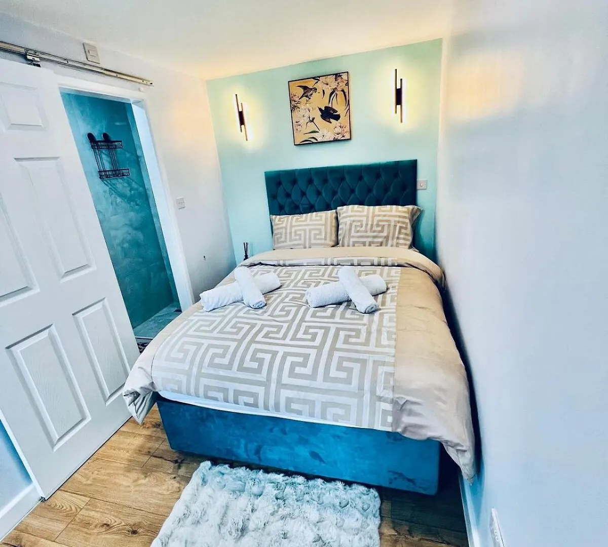 Luxe 1B Chalet, Hottub, Free Parking Nr Ltn Airport, L&D Hosp, Whipsnade Zoo, Fast Trains Into Central London Luton  0*, Luton (Bedfordshire) United Kingdom
