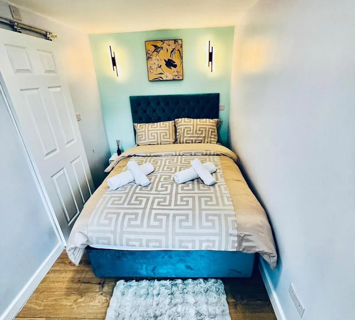 Luxe 1B Chalet, Hottub, Free Parking Nr Ltn Airport, L&D Hosp, Whipsnade Zoo, Fast Trains Into Central London Luton  Chalet Luton (Bedfordshire)