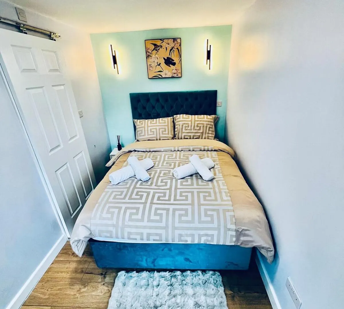 Luxe 1B Chalet, Hottub, Free Parking Nr Ltn Airport, L&D Hosp, Whipsnade Zoo, Fast Trains Into Central London Luton  Chalet Luton (Bedfordshire)