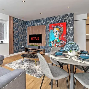 Airport Oasis: Luxury With Free Parking Luton (Bedfordshire)
